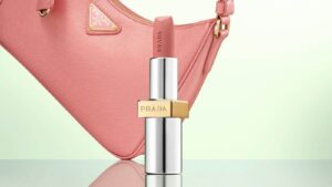 プラダ ビューティ アイコンリップ「プラダ モノクローム」ニュアンスピンクの新色