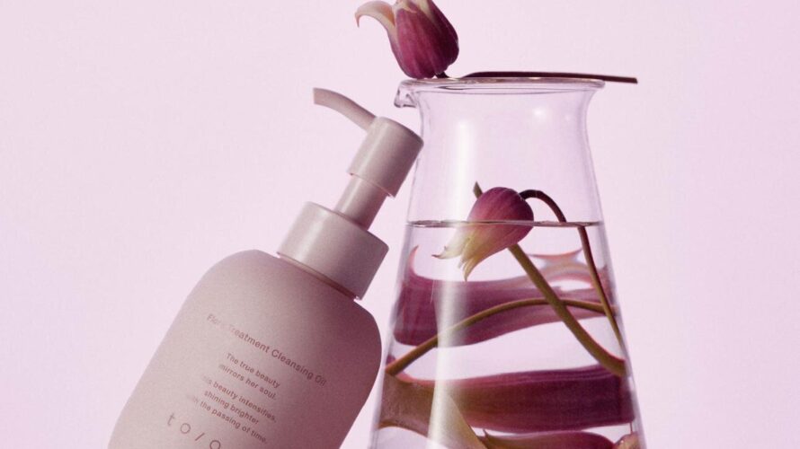 トーン「花と発酵の力」でゆらぎを鎮める新スキンケア、“まるで湯上がり肌”化粧水＆乳液など